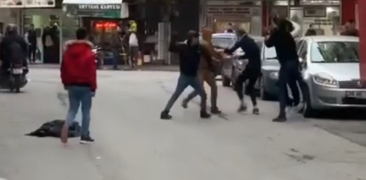 Sopalı kemerli kavgada 4 kişi yaralandı