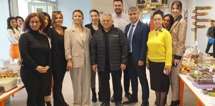BAŞKAN BÜYÜKKILIÇ, KOCA YÜREKLİ MİNİKLERİN KERMESİNİ ZİYARET ETTİ