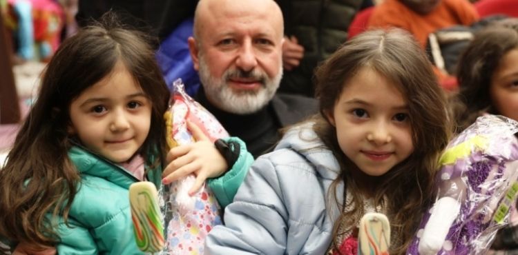 BAŞKAN ÇOLAKBAYRAKDAR; “DEPREMZEDE ÇOCUKLAR, BAŞIMIZIN TACIDIR”