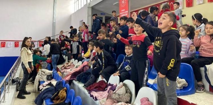 BÜYÜKŞEHİR’DEN TOMARZA’DA ÇOCUKLARA ÖZEL ETKİNLİK