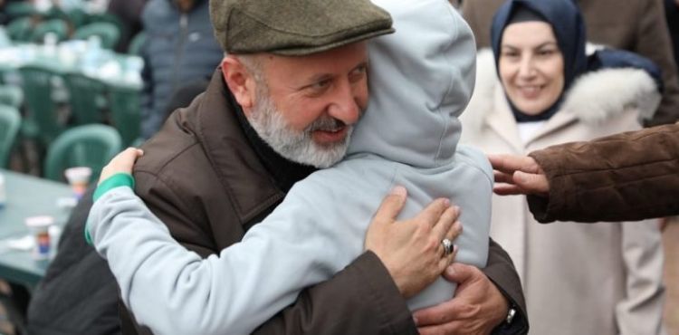 BAŞKAN ÇOLAKBAYRAKDAR, ŞÜKÜR SOFRASINDA VATANDAŞLARLA BİR ARAYA GELDİ
