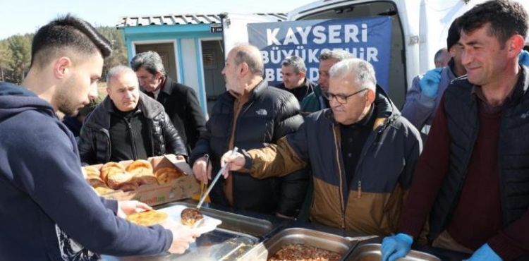KAYSERİ VE KAHRAMANMARAŞ’TA İFTAR SOFRALARI BÜYÜKŞEHİR’DEN