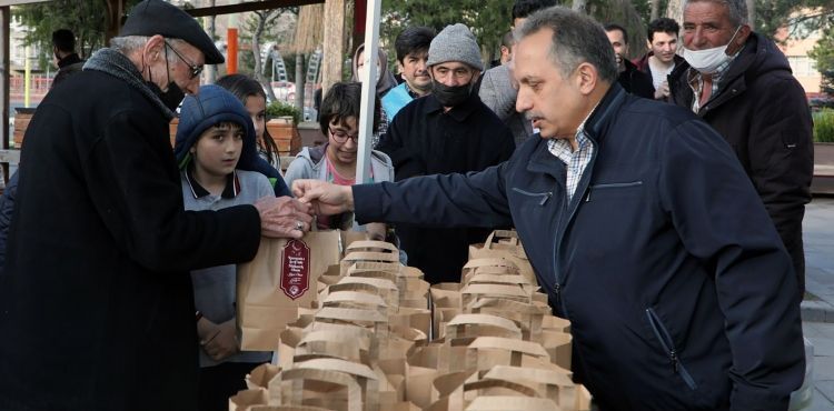 TALAS’TA ‘BİZ PİŞİRELİM SİZ ULAŞTIRIN’ BU YIL DA DEVAM EDİYOR