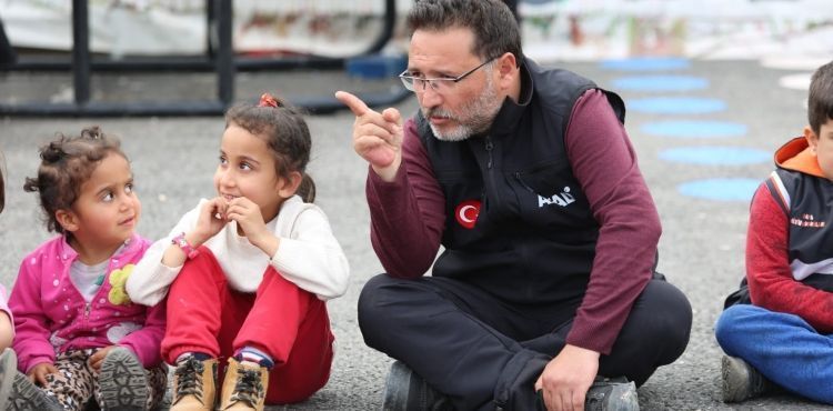 Vali Çiçek, Adıyaman’da çocuklara neşe oluyor
