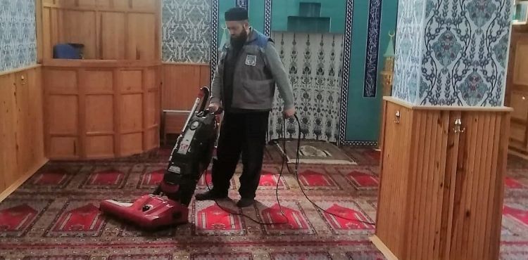 MELİKGAZİ BELEDİYESİ RAMAZAN AYINA ÖZEL CAMİLERDE GÜL SUYUYLA TEMİZLİK YAPTI