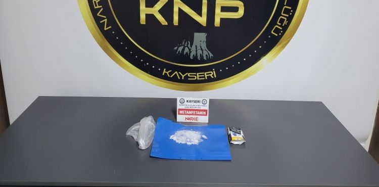 Zehir tacirleri tutuklandı