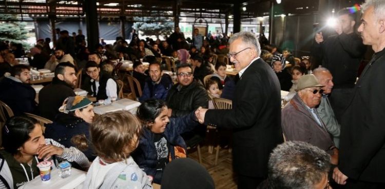 BAŞKAN BÜYÜKKILIÇ, İFTARINI VATANDAŞLA “MUHABET”TE AÇTI