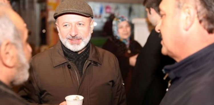 BAŞKAN ÇOLAKBAYRAKDAR, DEPREMZEDELER VE MAHALLE SAKİNLERİYLE İFTAR SOFRASINDA BULUŞTU
