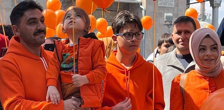 Kampanyası tamamlanan Melih Eymen için balon uçuruldu