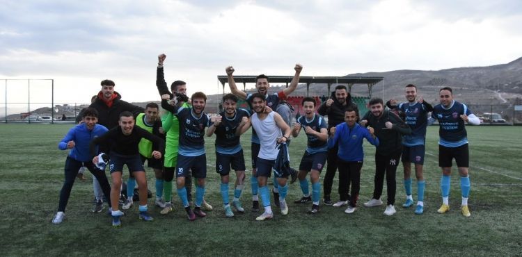 A.Akkışla Spor son dakikalarda kurtardı