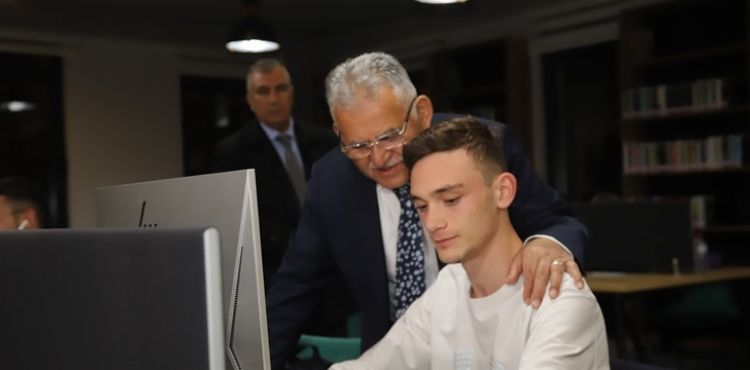GENÇ DOSTU BAŞKAN BÜYÜKKILIÇ, ÖĞRENCİLERLE BULUŞTU