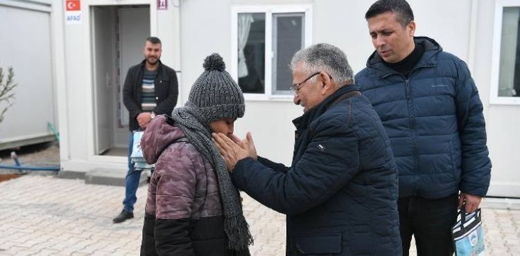 BÜYÜKŞEHİR’İN ‘ÇOCUKLARIMIZA İYİLİK ÖRÜN’ KAMPANYASI İLE 4 BİN YUMAK İP, İYİLİĞE DÖNÜŞTÜ