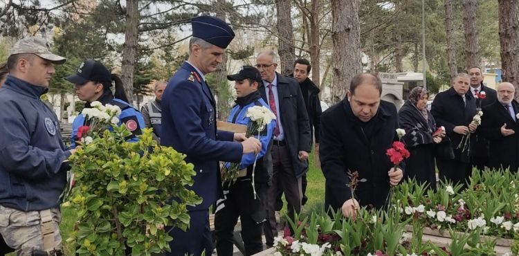 Polis teşkilatının kuruluş yıldönümü nedeniyle şehitlik ziyaret edildi