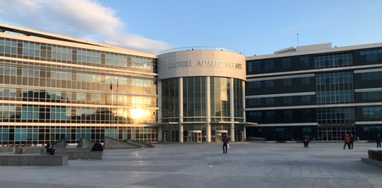 Ödediği senedi icraya koyan galericiden şikayetçi oldu
