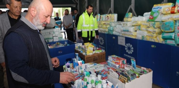 BAŞKAN ÇOLAKBAYRAKDAR, DEPREMZEDELER İÇİN BU SEFERDE SOSYAL MARKET’İ TÜRKOĞLU’NDA AÇTI