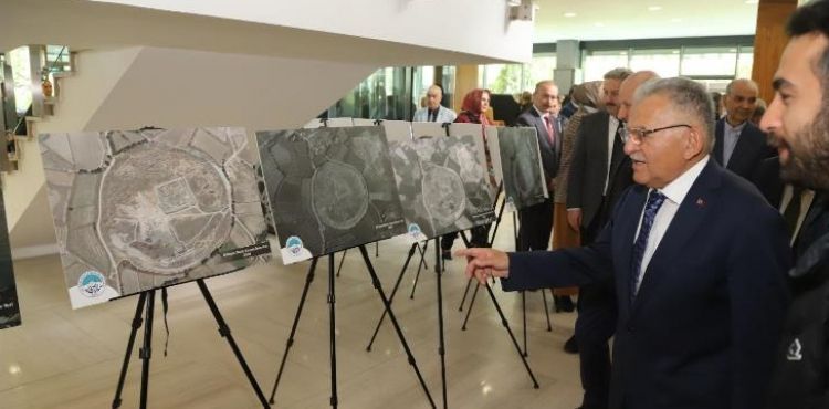 BAŞKAN BÜYÜKKILIÇ, ‘KÜLTEPE 6000’ TİCARETİN BAŞKENTİ KAYSERİ KAYMEK SANAT SERGİSİ’Nİ AÇTI