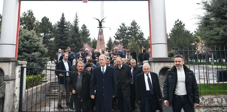 BAKAN AKAR, ÖZHASEKİ VE BÜYÜKKILIÇ’TAN KARTAL ŞEHİTLİĞİ'NE ZİYARET