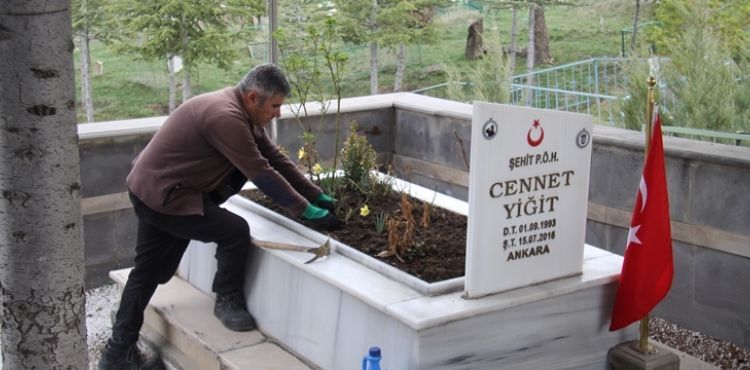 mezarlıklarda Ramazan Bayramı hazırlıklarına başladı.