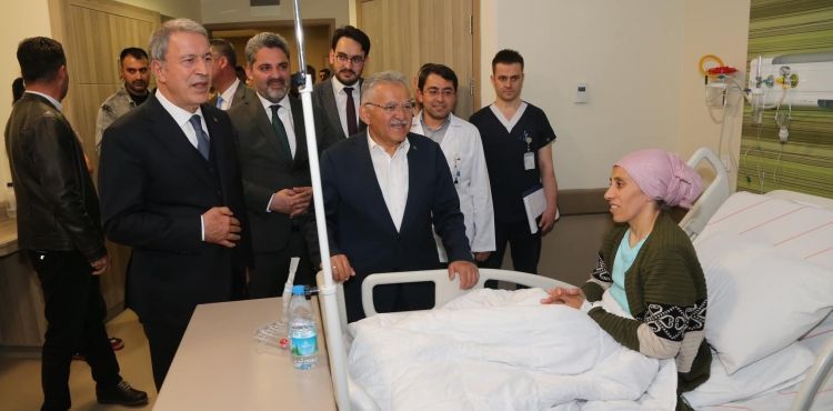 Bakan Akar İle Başkan Büyükkılıç’tan Hastanede Bayram Ziyareti