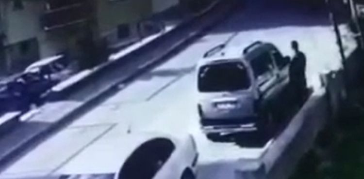 Bayramda otodan hırsızlık yapan kişi kameraya yakalandı