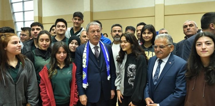 BAKAN AKAR VE BAŞKAN BÜYÜKKILIÇ KAYSERİ LİSESİ ÖĞRENCİLERİYLE BULUŞTU