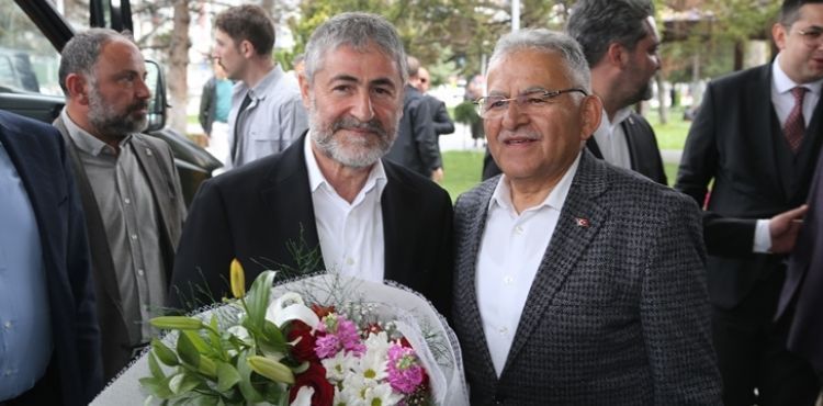 HAZİNE VE MALİYE BAKANI NEBATİ’DEN BAŞKAN BÜYÜKKILIÇ’A ZİYARET