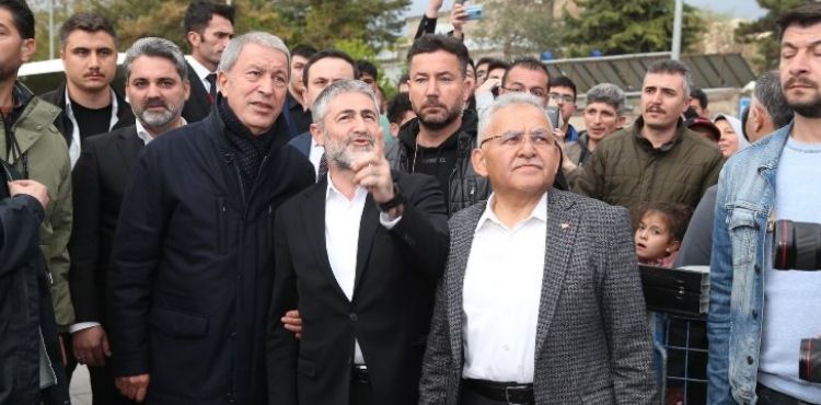 BAKAN AKAR İLE GENÇLERLE BULUŞAN BAŞKAN BÜYÜKKILIÇ’TAN ANLAMLI ŞİİR