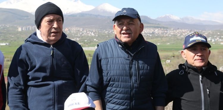 BAKAN AKAR VE BAŞKAN BÜYÜKKILIÇ, KAYSERİLİLERLE DOĞA YÜRÜYÜŞÜ YAPTI, FİDAN DİKTİ