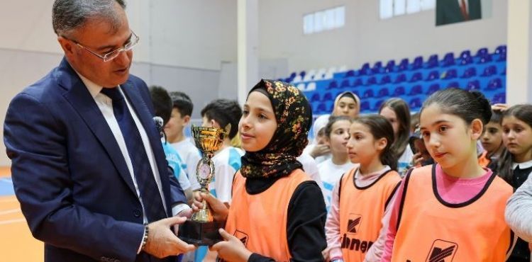 HACILAR KAPALI SPOR SALONU İLK ETKİNLİĞE EV SAHİPLİĞİ YAPTI