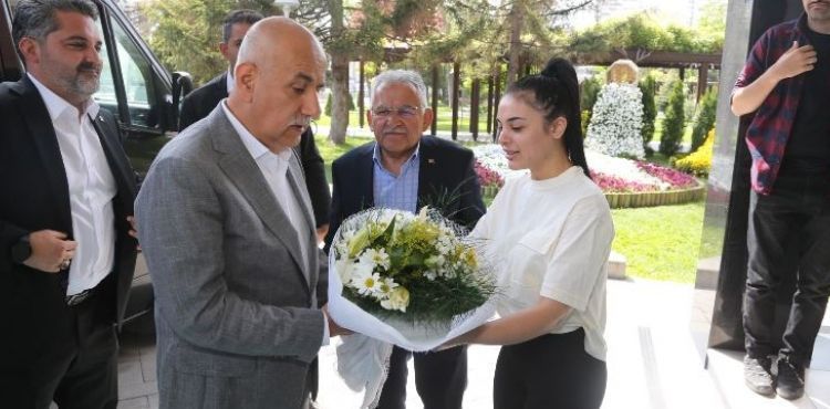 Tarım ve Orman Bakanı Kirişçi’den Başkan Büyükkılıç’a Ziyaret