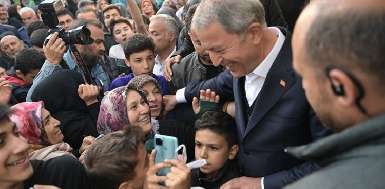 BAKAN AKAR’A VATANDAŞLARDAN YOĞUN İLGİ