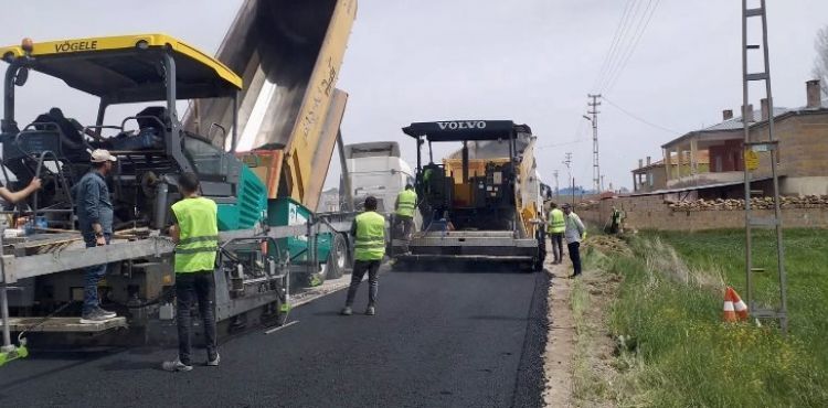 BAŞKAN BÜYÜKKILIÇ VERDİĞİ SÖZÜ TUTTU, AKMESCİT’TE 4 MİLYON TL’LİK ASFALT ÇALIŞMASI YAPILIYOR