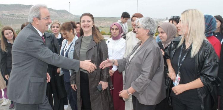 NNYÜ’DE HEMŞİRELER GÜNÜ KUTLANDI