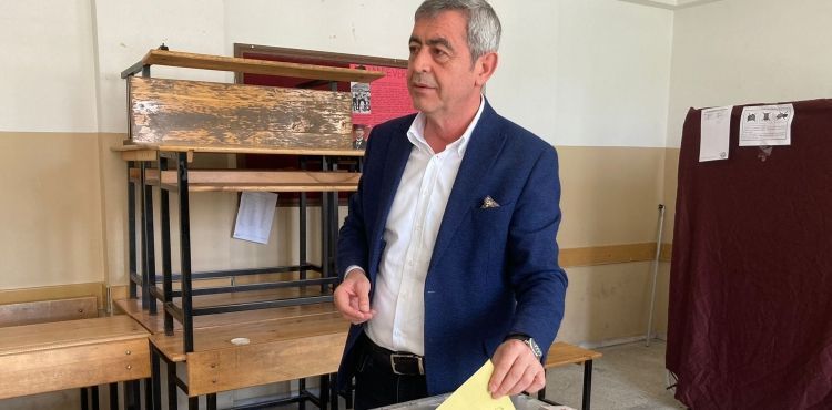 Milletvekili Adayı Yücel, oyunu kullandı