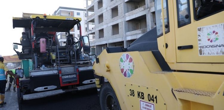 KOCASİNAN’DA SEZONUN İLK ASFALTI DÖKÜLDÜ