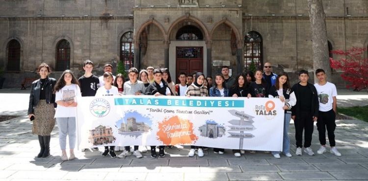 BAŞKAN YALÇIN'DAN KIRSALDAKİ ÖĞRENCİLERE MÜZE SÜRPRİZİ