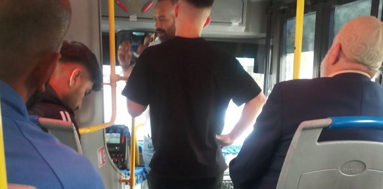 Başkasının kartıyla araca binen yolcu ile şoför arasında kavga, yumruklar konuştu