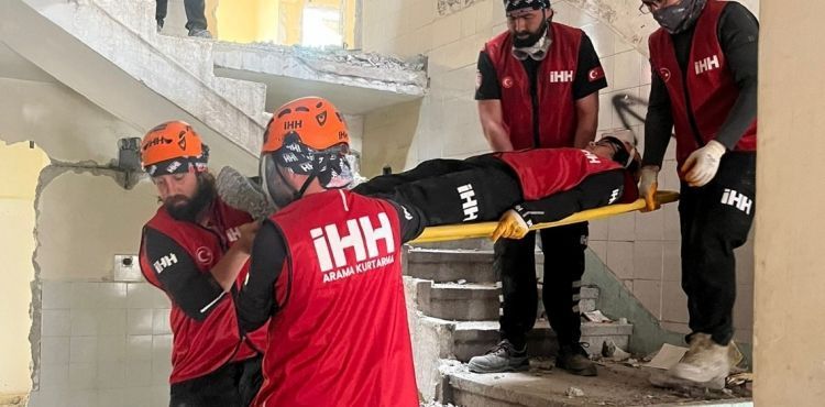 “Gönüllülerin eğitim alması, afetzedenin can güvenliği açısından önemli”