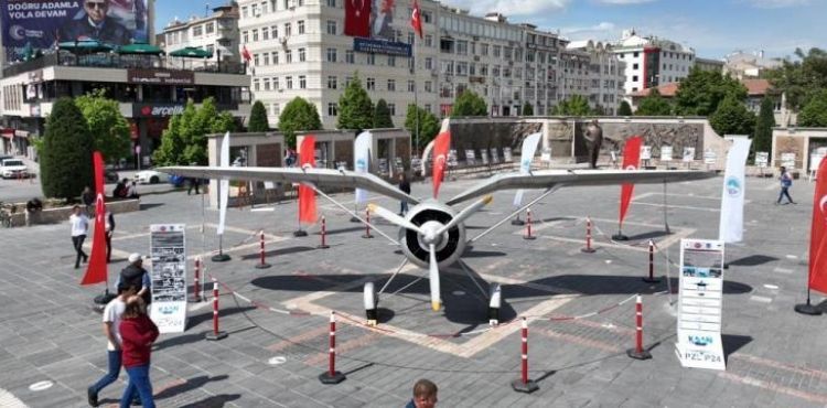 KAYSERİ TAYYARE FABRİKASI’NDA ÜRETİLEN İLK P-24A UÇAĞI MEYDANDA SERGİLENİYOR