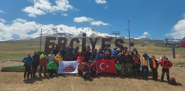 Erciyes’e 19 Mayıs Atatürk’ü Anma, Gençlik ve Spor Bayramı tırmanışı yapıldı