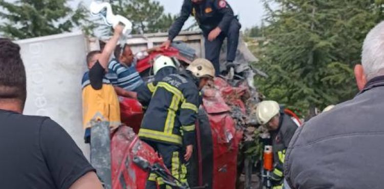 Freni tutmayan kamyonet mezarlığa uçtu