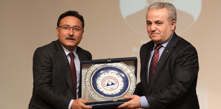 ERÜ’de “Millî Mücadele’den Bugüne Dış Politika” Konferansı Düzenlendi