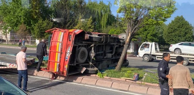 Erkilet Bulvarı'nda kaza: 2 yaralı