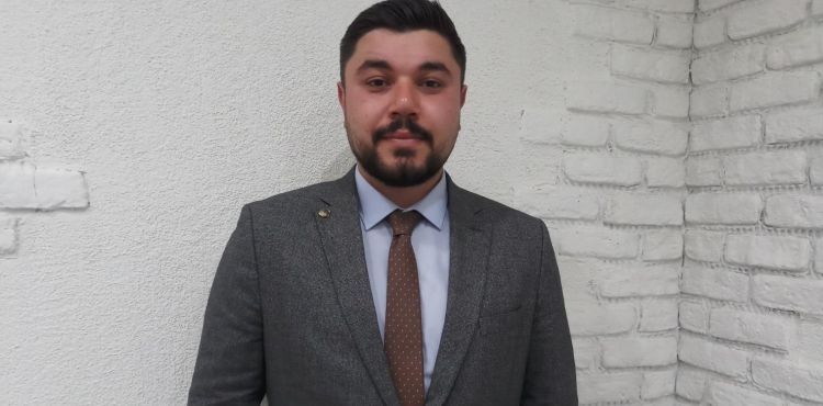 Alkol masasında dans eden küçük kızın ailesinin avukatından açıklama
