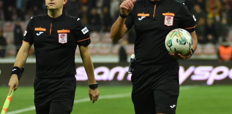Sivasspor-Kayserispor maçını Burak Paklan yönetecek