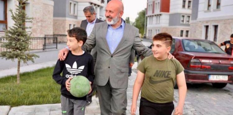BAŞKAN ÇOLAKBAYRAKDAR’DAN ORUÇREİS’E AİLE SAĞLIK MERKEZİ, PARK VE HALI SAHA