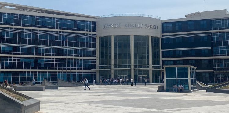 Gıda maddesi sattığı kişiye bıçak çeken sanık hapis cezası aldı