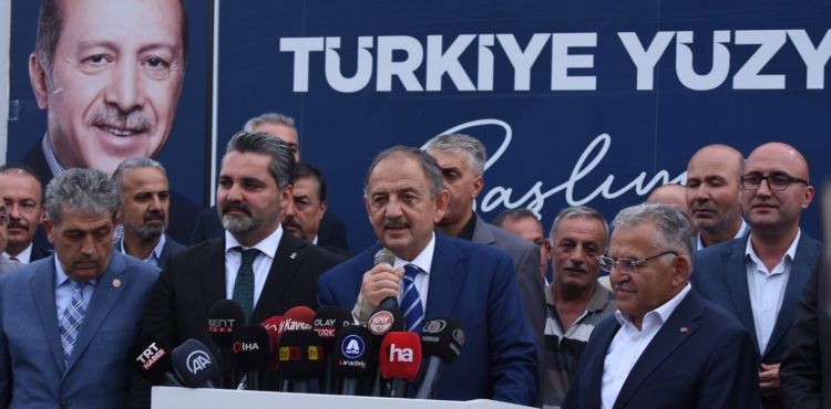 BAKAN ÖZHASEKİ’YE MEMLEKETİNDE COŞKULU KARŞILAMA