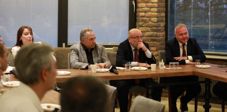 KAYÜ Rektörü, “Küreselleşme, Dijital Bağımlılık ve Gençlik” Konulu Söyleşi Programına Katıldı