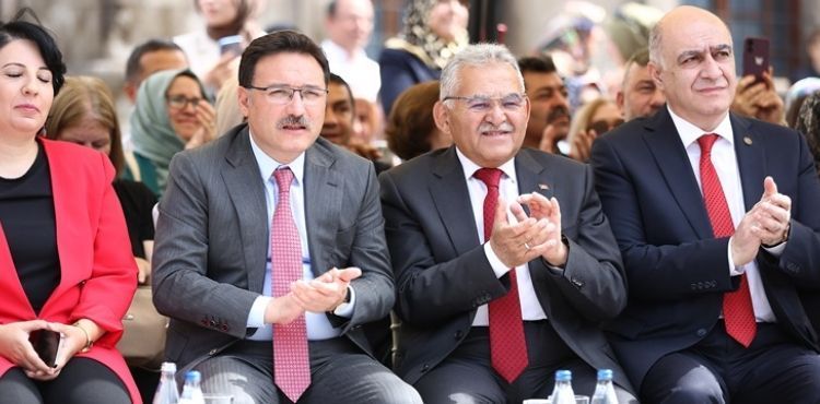 BAŞKAN BÜYÜKKILIÇ VE VALİ ÇİÇEK, KAYSERİ LİSESİ MEZUNİYET TÖRENİ’NDE ÖĞRENCİLERLE BULUŞTU
